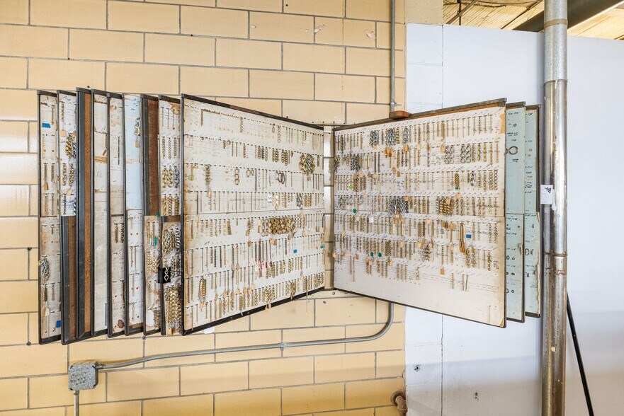 More Photos Of 735 Allens Ave, Providence Industrial For Sale