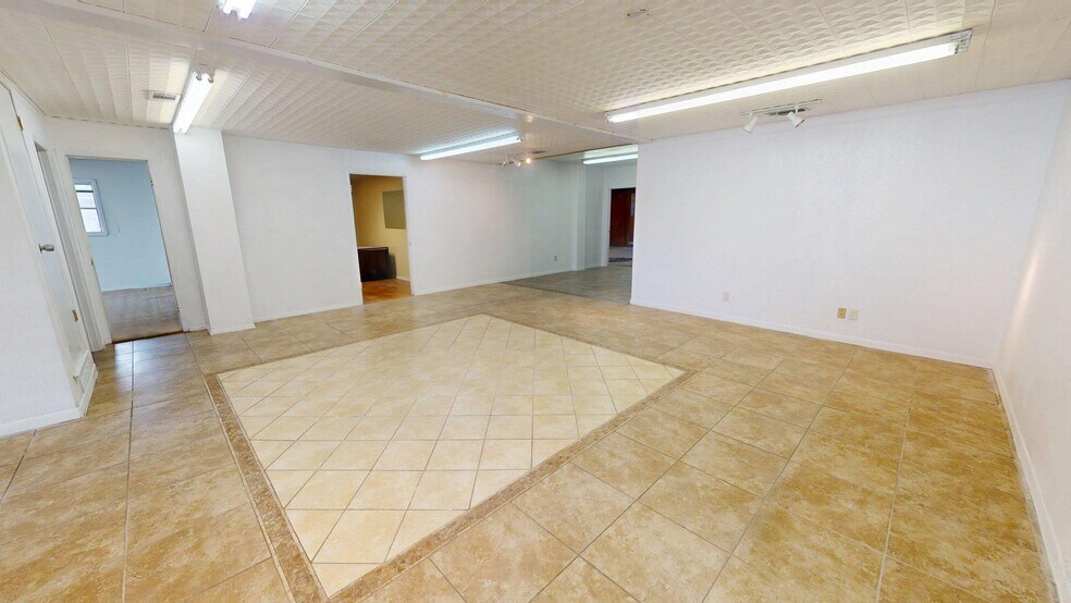 More Photos Of 1602 FM 1431, Marble Falls Showroom For Sale