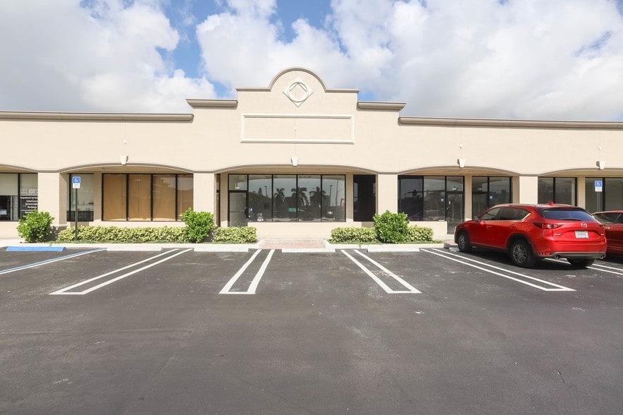 More Photos Of 201-233 S Federal Hwy, Pompano Beach Storefront For Lease