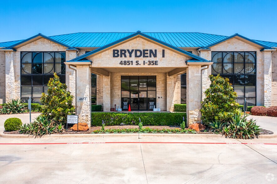 More Photos Of 4851 S Interstate 35 E, Corinth Office For Sale