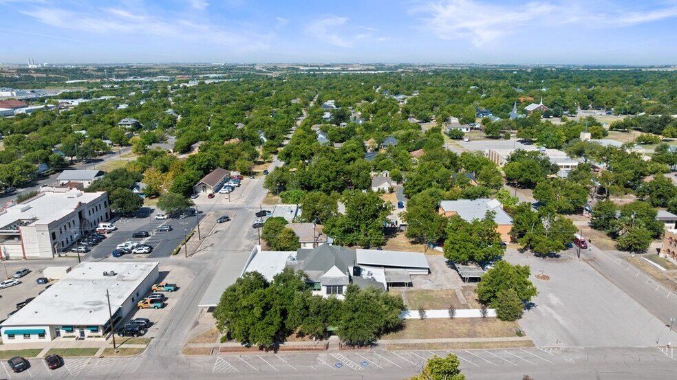 More Photos Of 503 Talbot St, Taylor Funeral Home For Sale