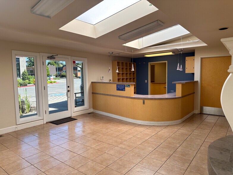 More Photos Of 13020 NE 85th St, Kirkland Medical For Sale