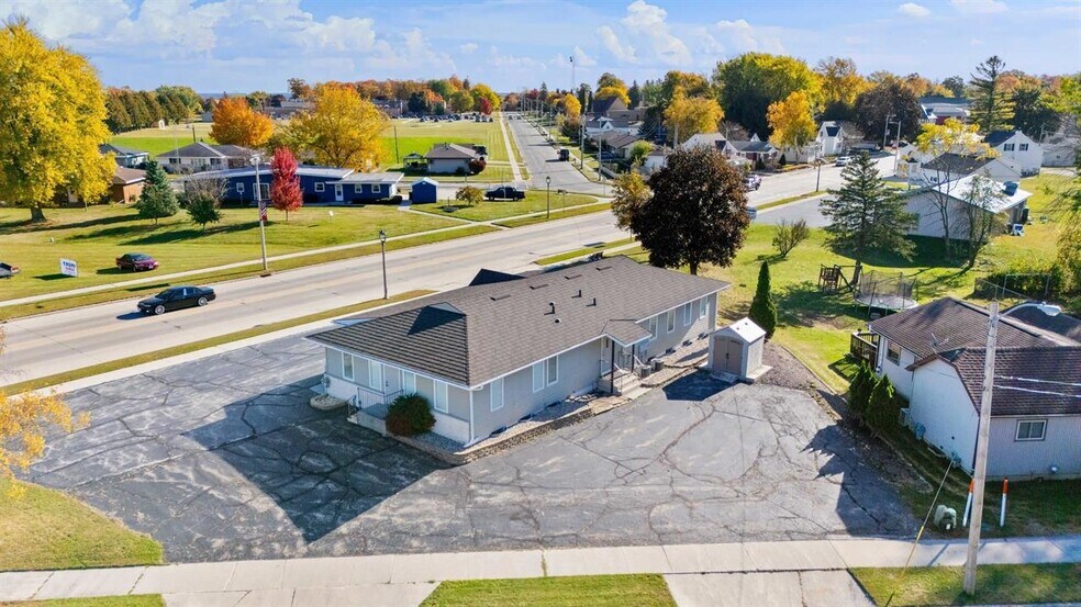 More Photos Of 2131 Calumet Dr, New Holstein Medical For Lease