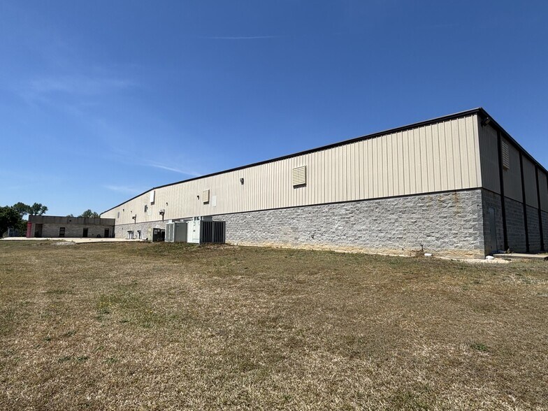 More Photos Of 100 Industrial Rd, Red Springs Manufacturing For Sale