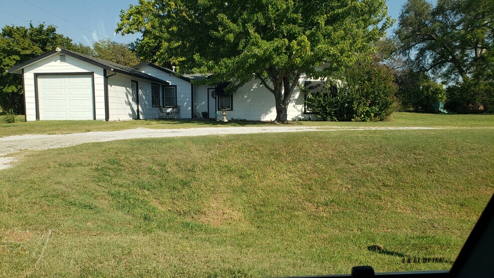 More Photos Of 6060-6104 S Southeast blvd, Derby Industrial For Sale