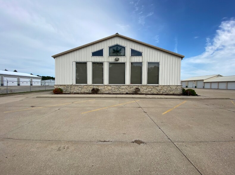 Primary Photo Of 780 S Chicago St, Geneseo General Retail For Lease