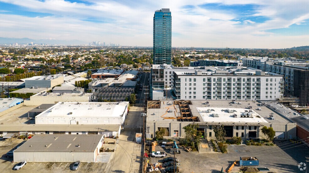 More Photos Of 3249 S La Cienega Blvd, Los Angeles Warehouse For Lease