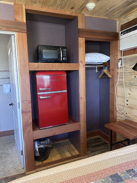 More Photos Of 430 S C St, Virginia City Hotel For Sale