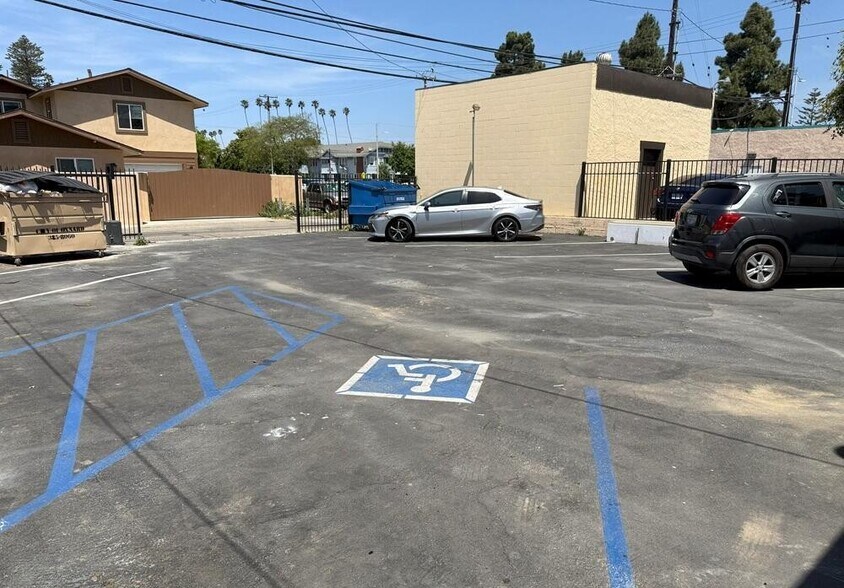 More Photos Of 321 C street, Oxnard General Retail For Lease