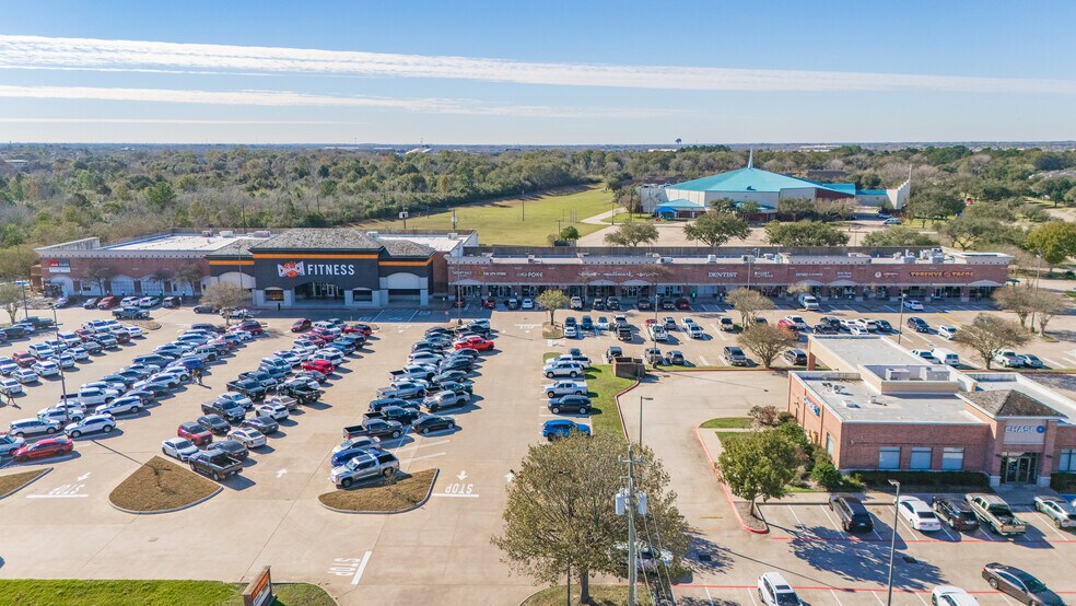 More Photos Of 2720-2850 E Broadway St, Pearland Unknown For Lease