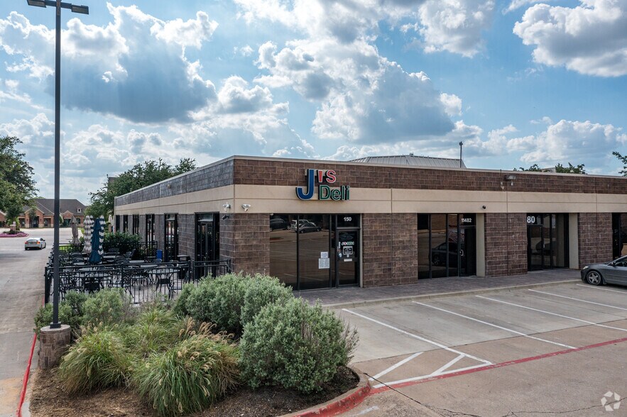 More Photos Of 11482 Luna Rd, Farmers Branch Light Distribution For Lease