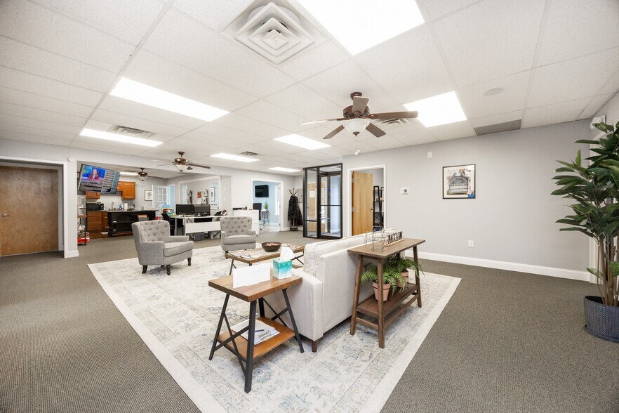 More Photos Of 1723 Swamp Pike, Gilbertsville Office For Lease