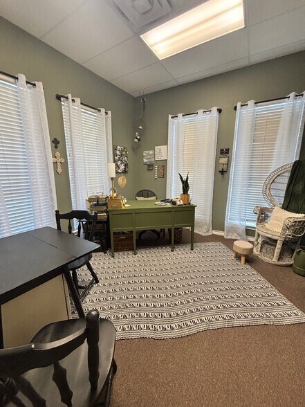 More Photos Of 1500 W University Ave, Georgetown Medical For Lease