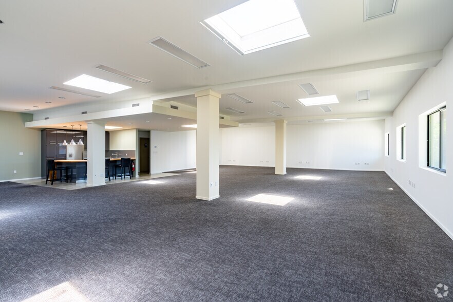 More Photos Of 13360 Beach Ave, Marina Del Rey Light Distribution For Lease