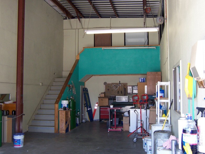More Photos Of 1924 Commercial St, Escondido Warehouse For Lease