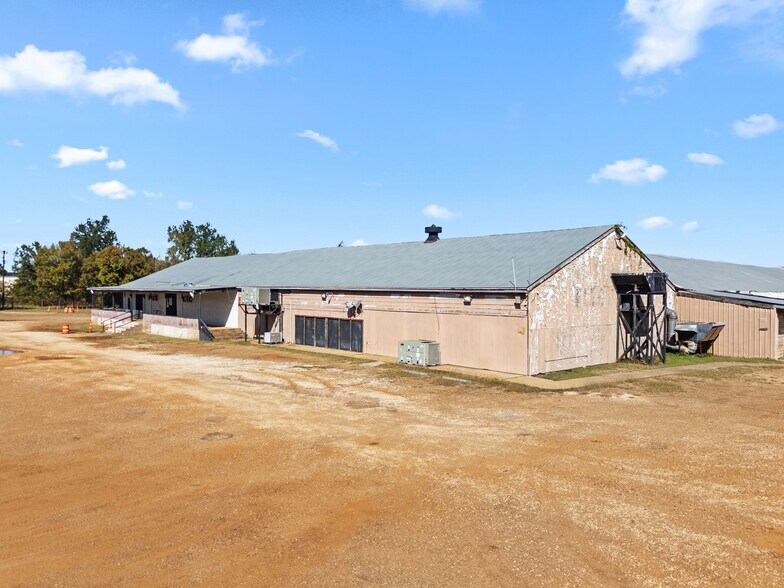 More Photos Of 13087 Hwy 271 N, Tyler Bar For Sale
