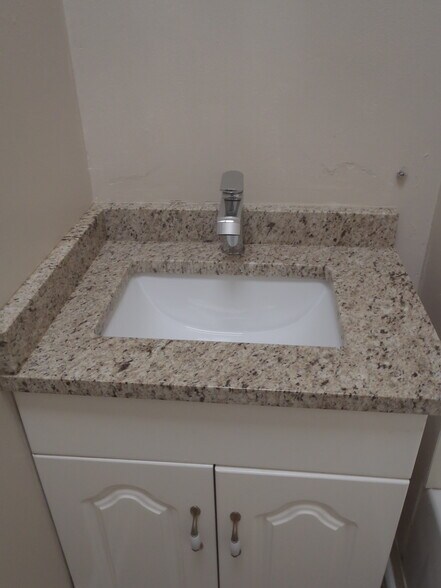 More Photos Of 2025 McLarty Dr, Newport Office For Sale