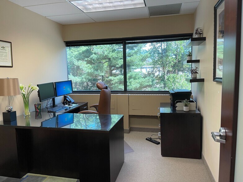 More Photos Of 8230 Boone Blvd, Vienna Office For Sale