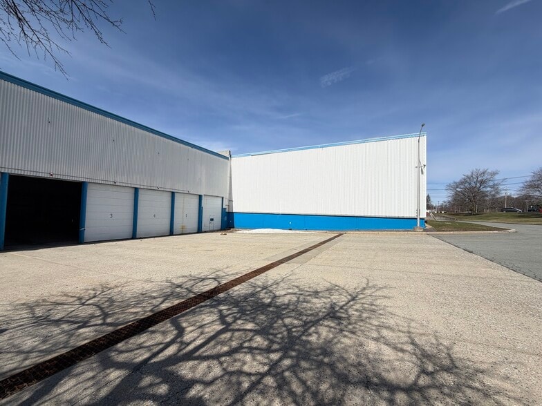 More Photos Of 95 Ballard Rd, Middletown Manufacturing For Lease