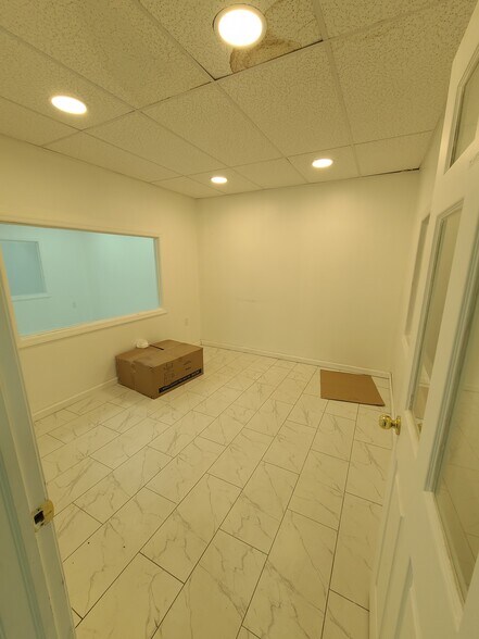 More Photos Of 6827 Fresh Meadow Ln, Fresh Meadows General Retail For Lease