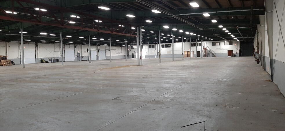 More Photos Of 80 Holton St, Woburn Service For Lease