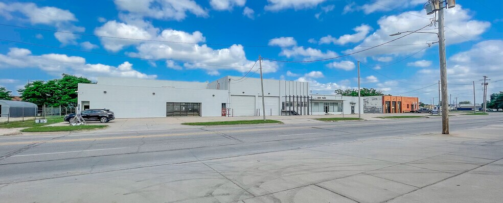 More Photos Of 926-930 N Mosley Ave, Wichita Warehouse For Lease