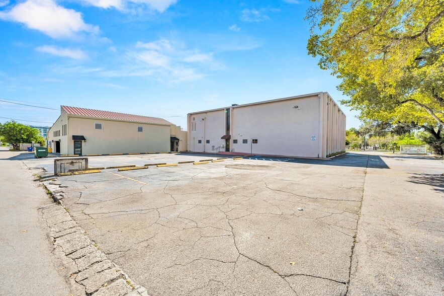 More Photos Of 2435 Hollywood Blvd, Hollywood Medical For Sale