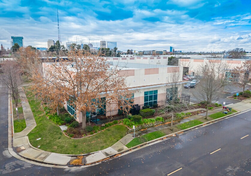 More Photos Of 1030 N D St, Sacramento Light Manufacturing For Sale