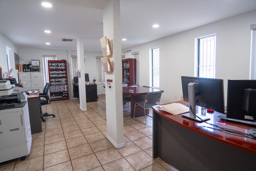 More Photos Of 7800 W 25th Ct, Hialeah Manufacturing For Sale