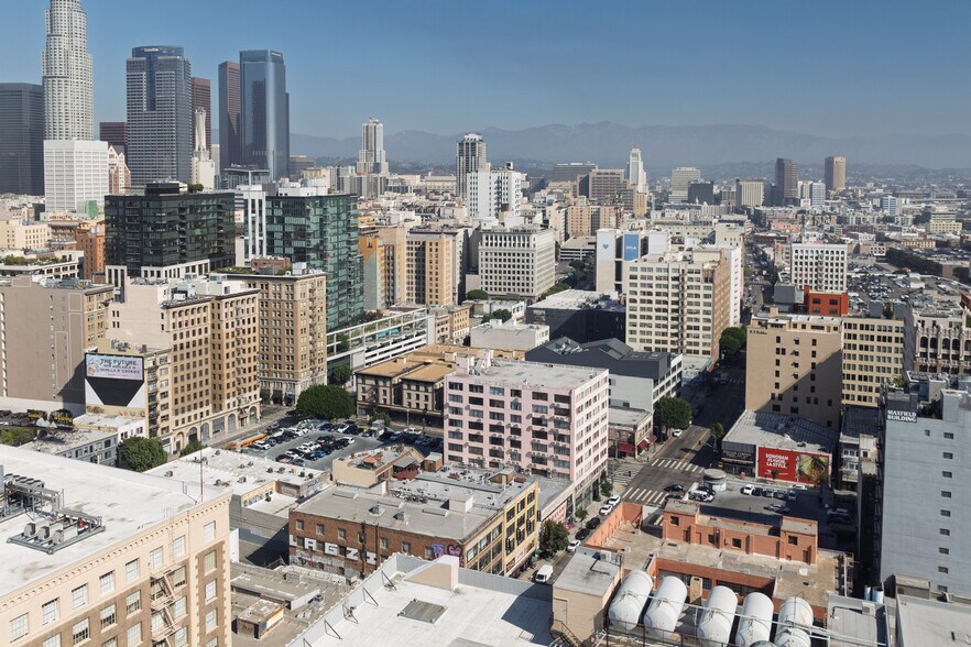 More Photos Of 818 S Los Angeles St, Los Angeles General Retail For Sale