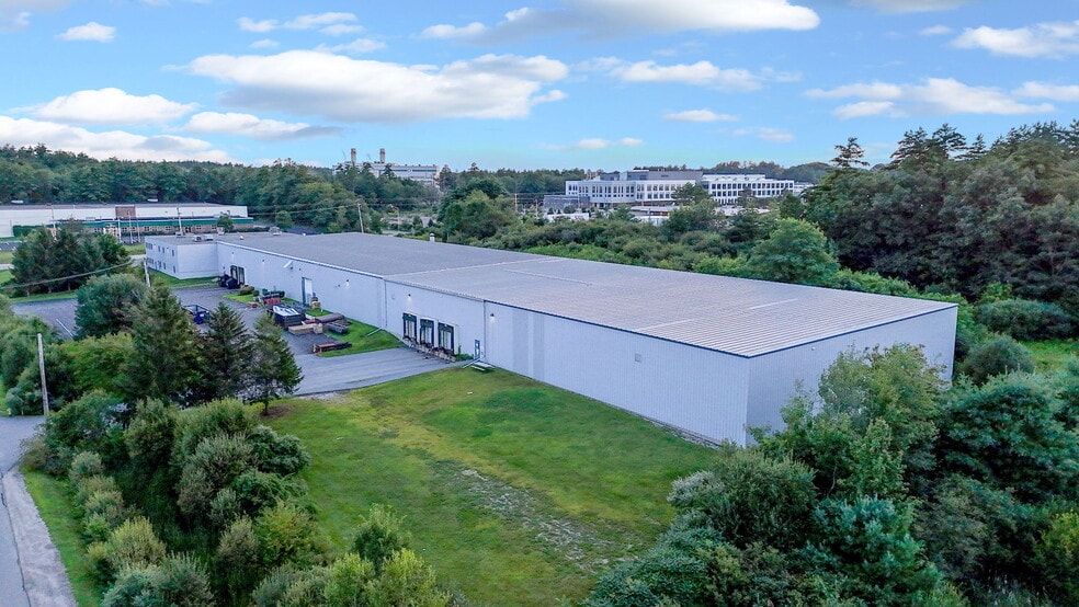 More Photos Of 41 Eisenhower Dr, Westbrook Distribution For Sale