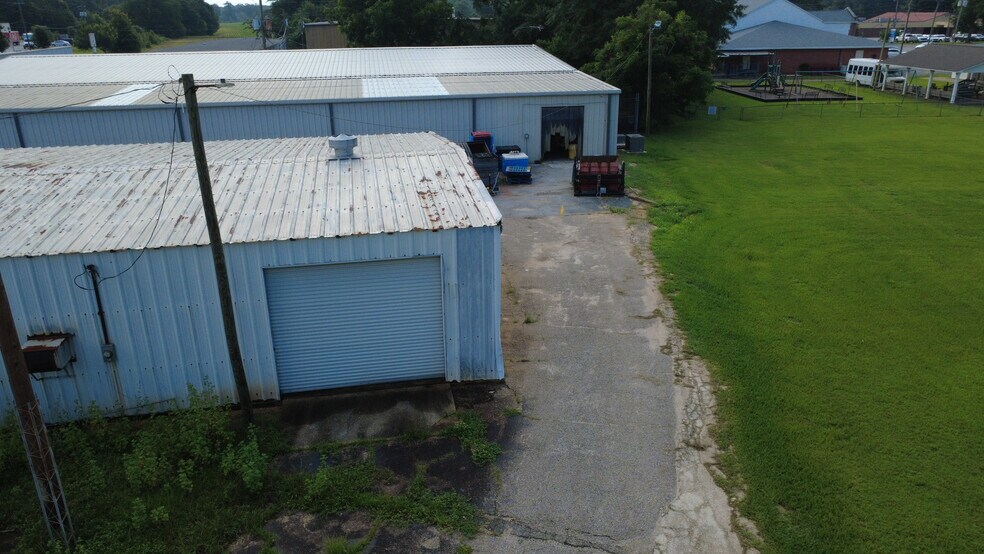 More Photos Of 3873 Commerce st, Jay General Retail For Sale