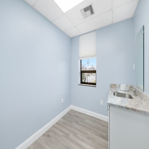 More Photos Of 250 Wampanoag Trl, Riverside Medical For Sale