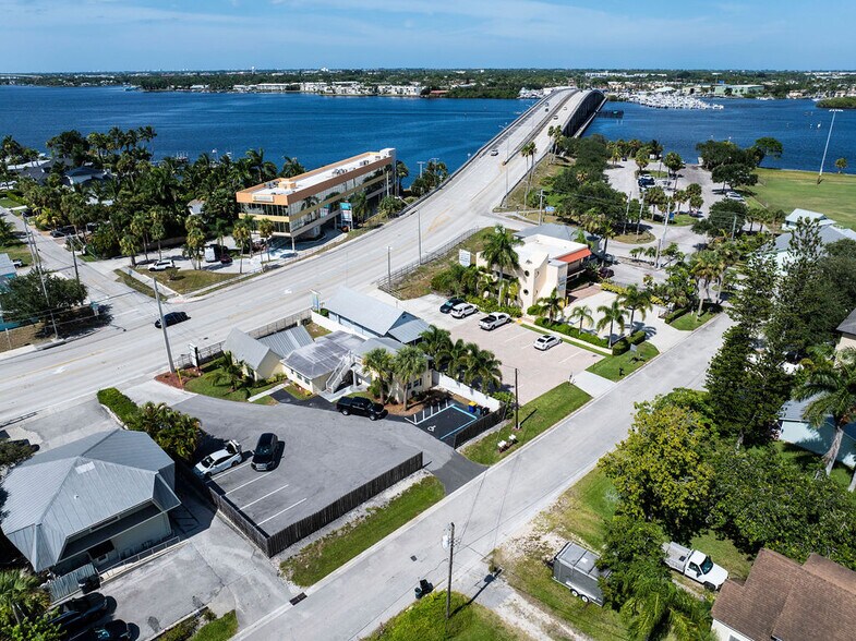 More Photos Of 900 SW Martin Downs Blvd, Palm City Freestanding For Lease