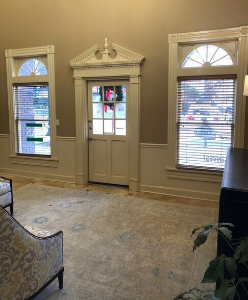 More Photos Of 203 E Side Sq, Huntsville Office For Lease