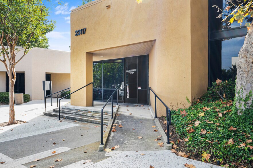 More Photos Of 23117 Plaza Pointe Dr, Laguna Hills Office For Sale