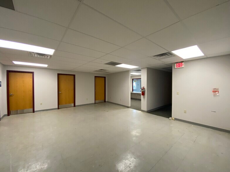 More Photos Of 2704 Jedderds Ave, Fort Wayne Warehouse For Sale