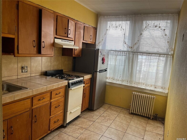 More Photos Of 523 Ridgewood Ave, Brooklyn Religious Facility For Sale