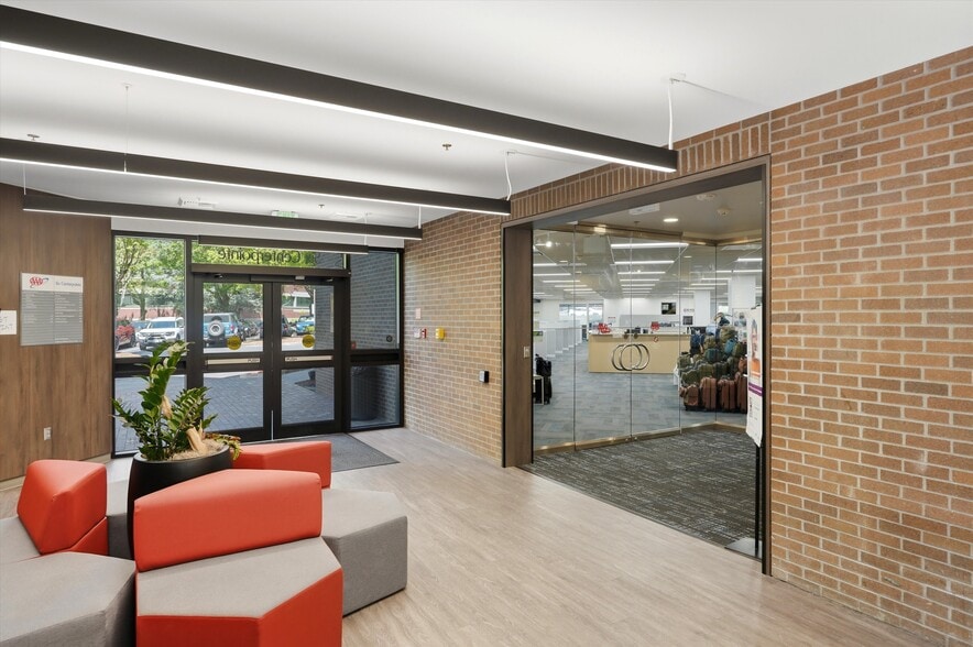 More Photos Of 6 Centerpointe Dr, Lake Oswego Office For Lease