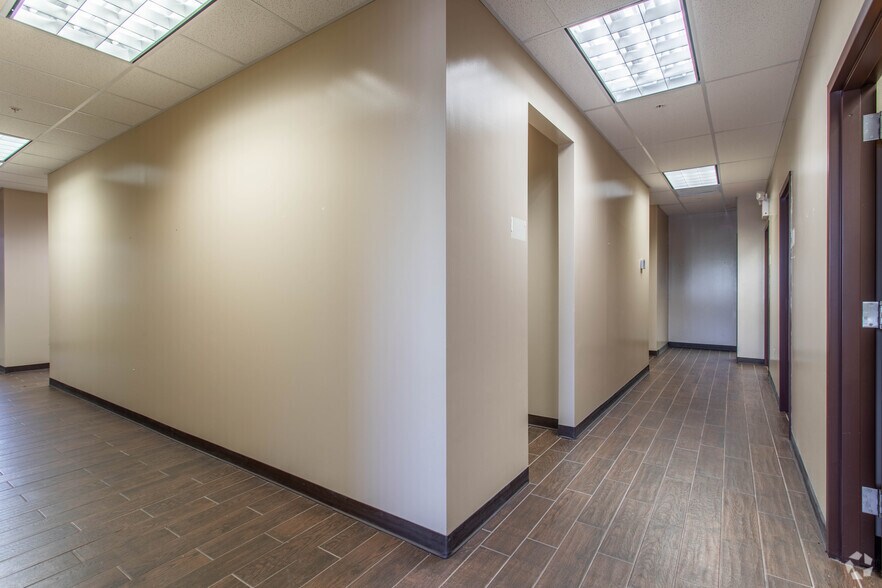 More Photos Of 5232-5260 Socialville Foster Rd, Mason Medical For Sale