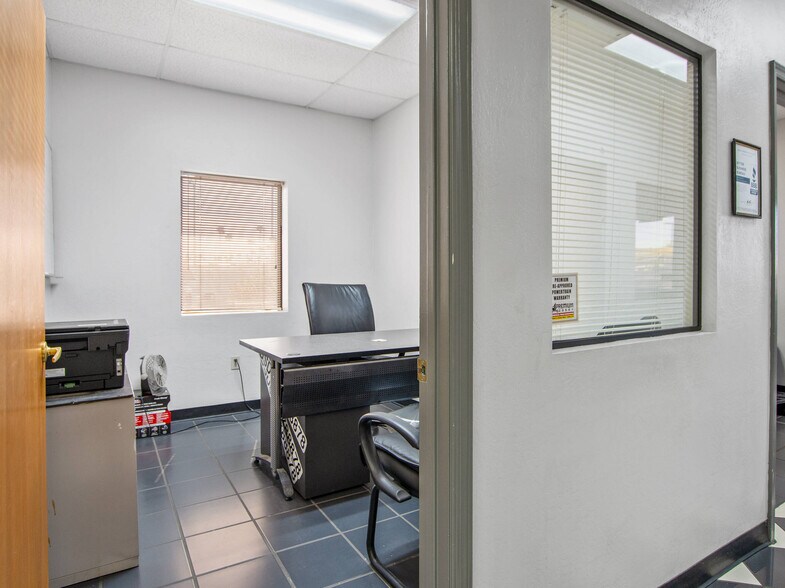 More Photos Of 2560 E Main St, Mesa Freestanding For Sale