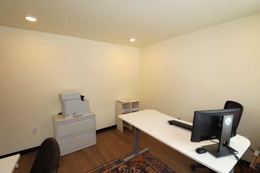 More Photos Of 257 Manypenny Ave, Bayfield Office For Lease