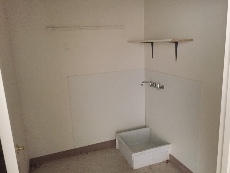 More Photos Of 21651 W Manning Ave, San Joaquin Unknown For Lease