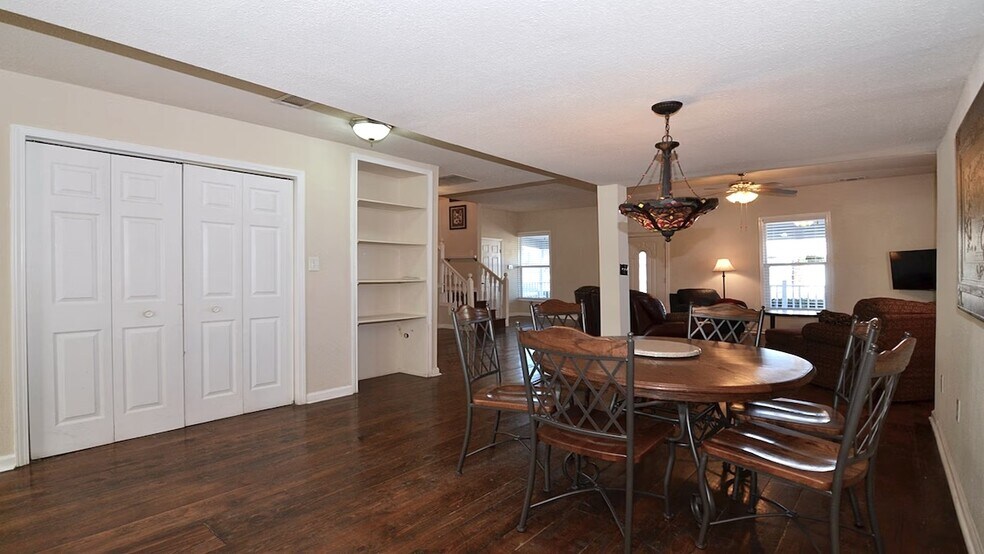 More Photos Of 227 Elm St, McKinney Freestanding For Sale