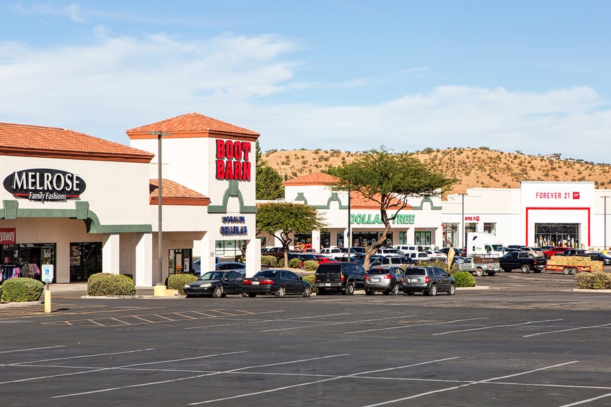 More Photos Of 250 W Mariposa Rd, Nogales General Retail For Lease
