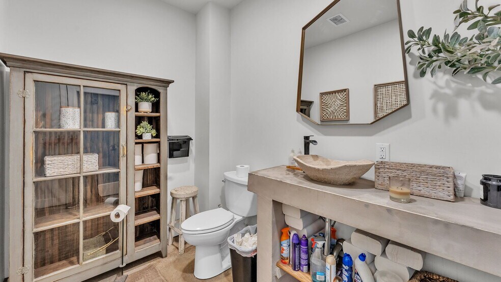 More Photos Of 705 Jerry Smith Rd, Dover Light Manufacturing For Sale