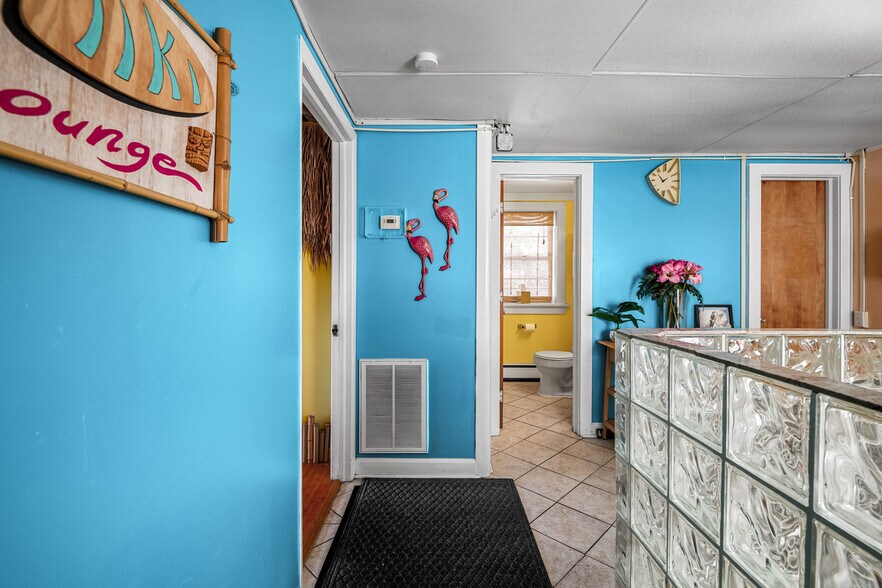 More Photos Of 10 S Crenshaw Ave, Richmond Freestanding For Lease