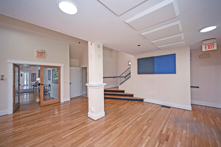 More Photos Of 2150 Alpine Pl, Cincinnati Office For Sale