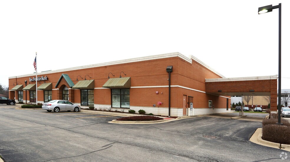 More Photos Of 830 E Kensington Rd, Arlington Heights Freestanding For Lease