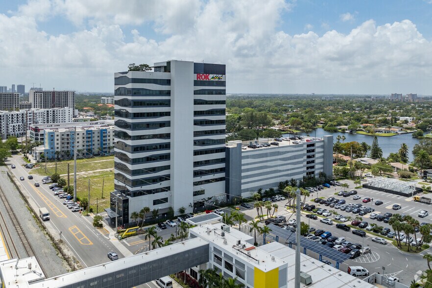 Primary Photo Of 19790 W Dixie Hwy, Aventura Office For Sale